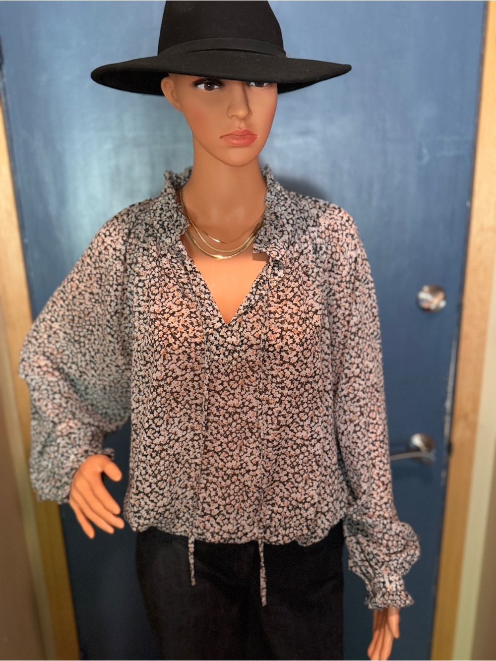 🌸 Elan Ditsy Floral Balloon Sleeve Blouse | Ruffle Neck | Size Medium